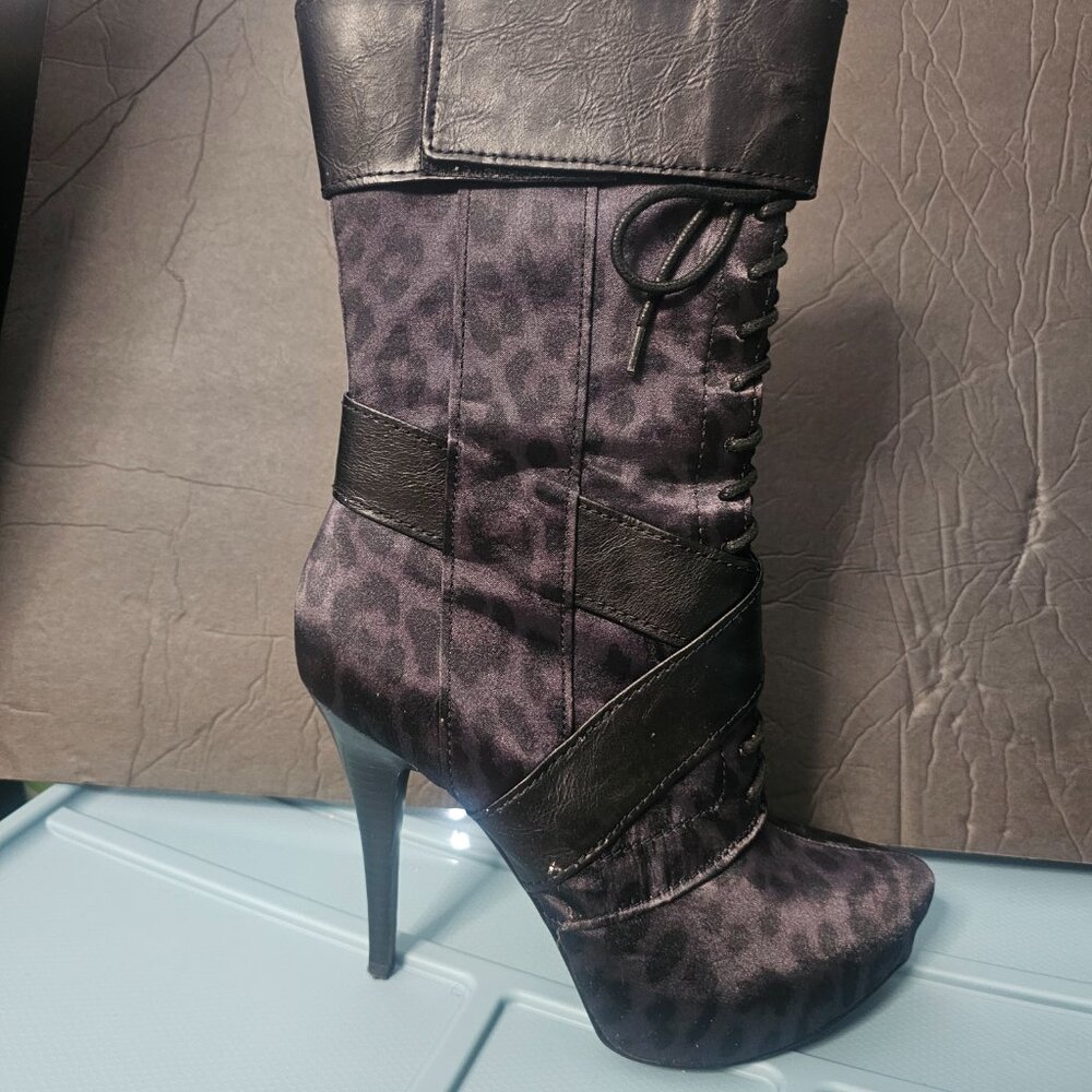 Boots - Picture 3 of 3